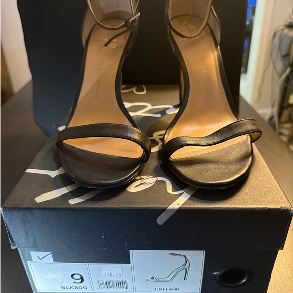 Banana Republic Black Heels - Picture 5 of 7